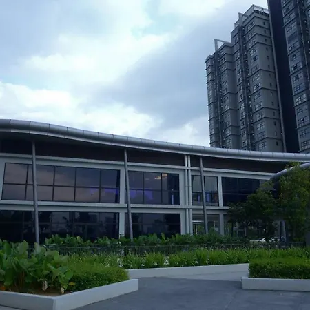 Ha1004 -Cyberjaya-Netflix-Wifi-Parking-Swimming Pool-Gym, 3022 Apartment Exterior photo