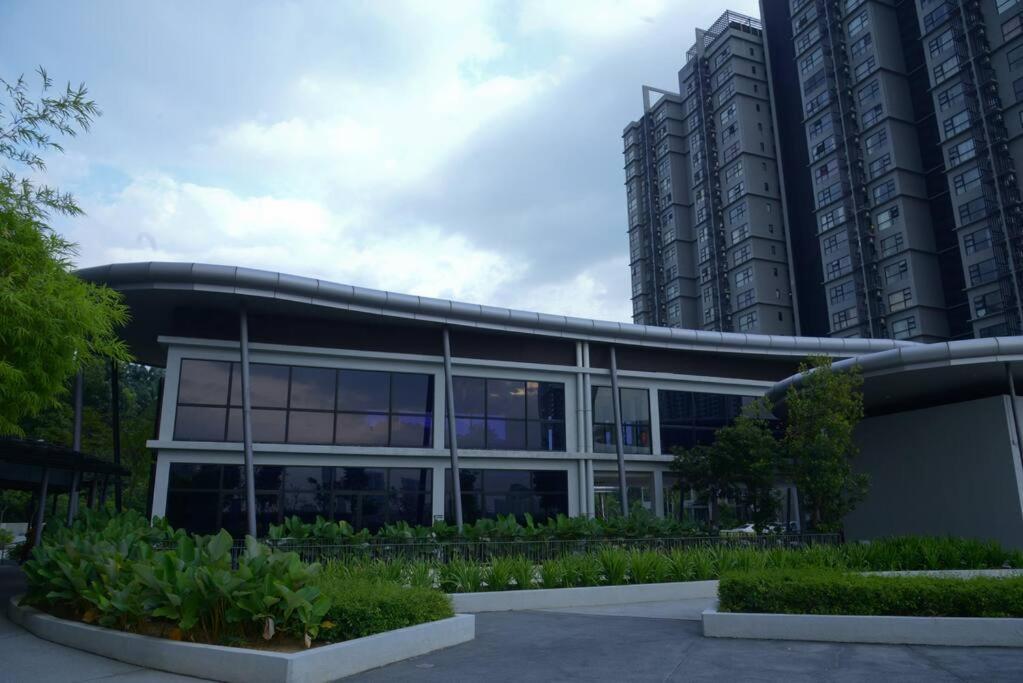 Ha1004 -cyberjaya-netflix-wifi-parking-swimming Pool-gym, 3022 Apartment *