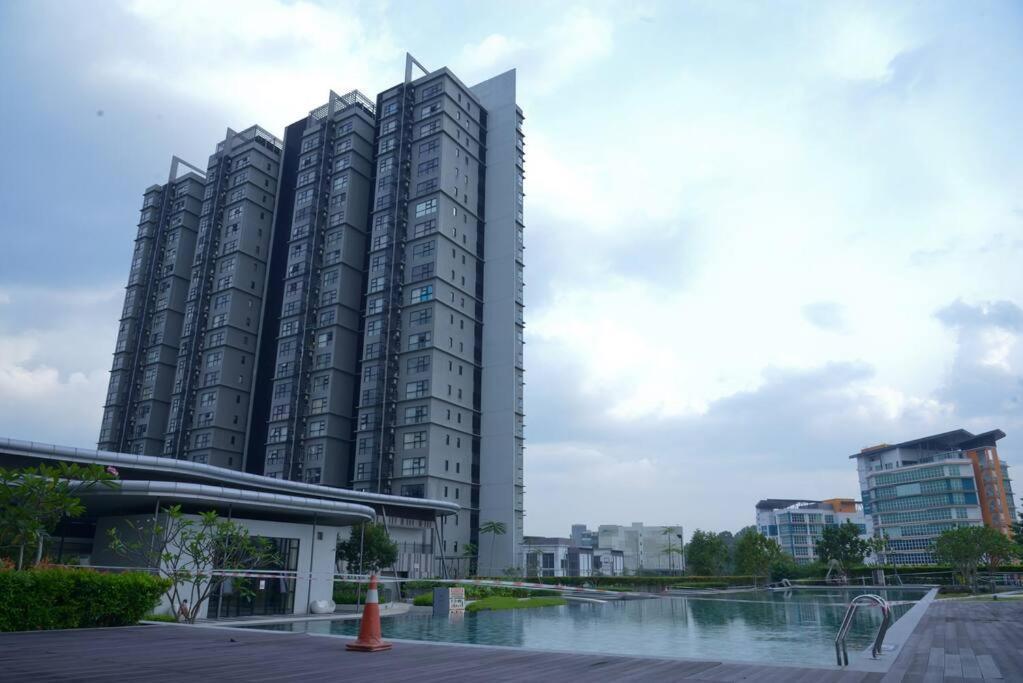 Ha1004 -cyberjaya-netflix-wifi-parking-swimming Pool-gym, 3022 Apartment *