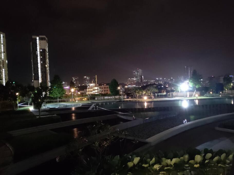 Ha1004 -cyberjaya-netflix-wifi-parking-swimming Pool-gym, 3022 Apartment Cyberjaya