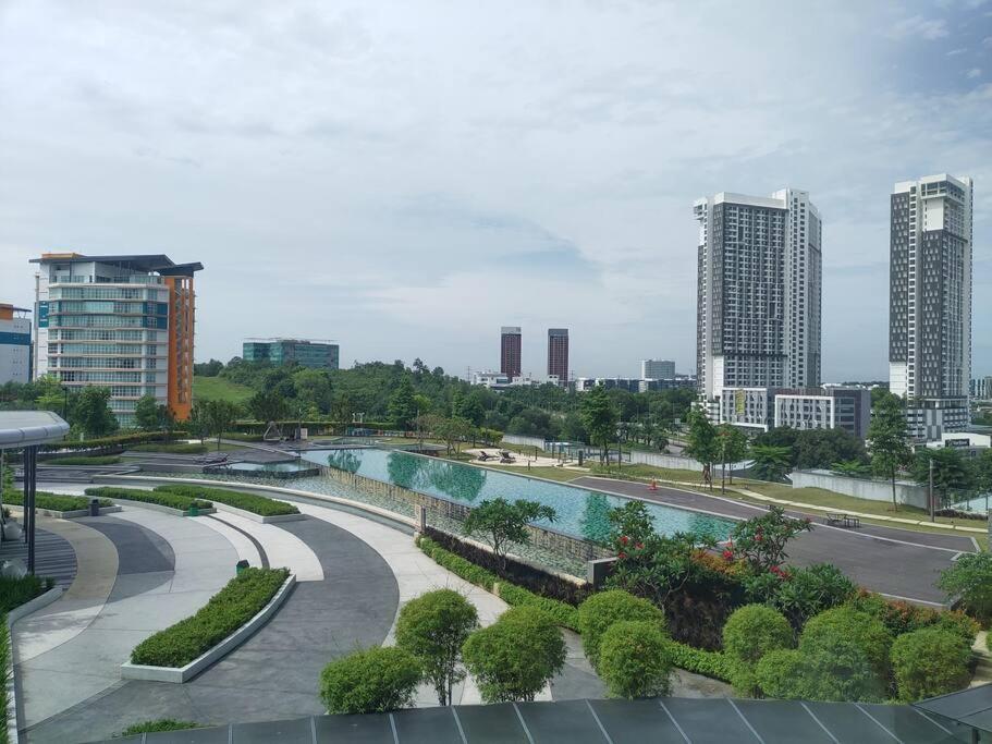 Apartment Ha1004 -cyberjaya-netflix-wifi-parking-swimming Pool-gym, 3022 *