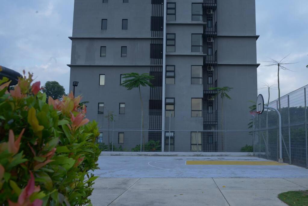Apartment Ha1004 -cyberjaya-netflix-wifi-parking-swimming Pool-gym, 3022 *
