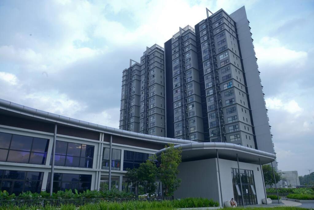 Apartment Ha1004 -cyberjaya-netflix-wifi-parking-swimming Pool-gym, 3022