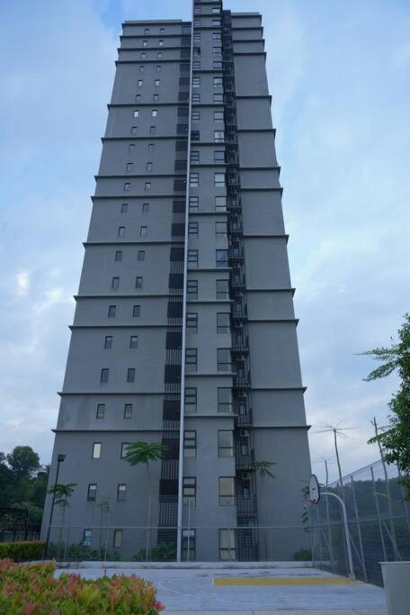 Apartment Ha1004 -cyberjaya-netflix-wifi-parking-swimming Pool-gym, 3022 *