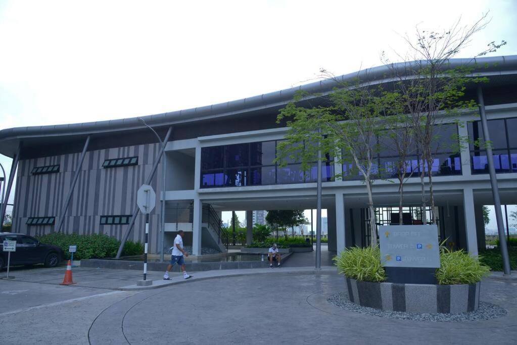 Ha1004 -cyberjaya-netflix-wifi-parking-swimming Pool-gym, 3022 *