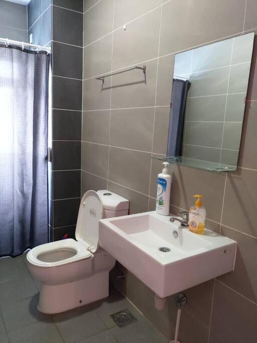 Ha1004 -cyberjaya-netflix-wifi-parking-swimming Pool-gym, 3022 Apartment *