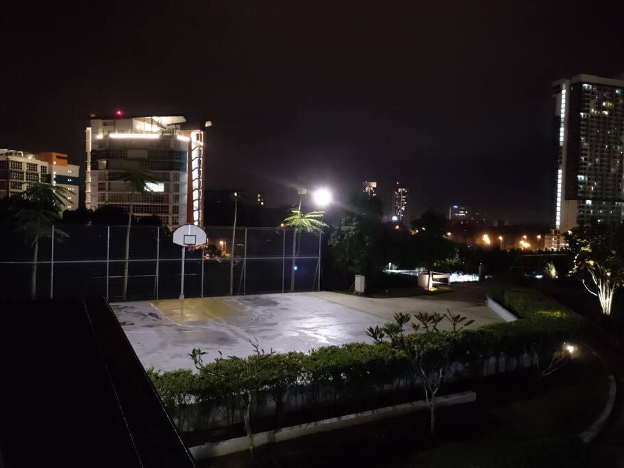 Apartment Ha1004 -cyberjaya-netflix-wifi-parking-swimming Pool-gym, 3022 *