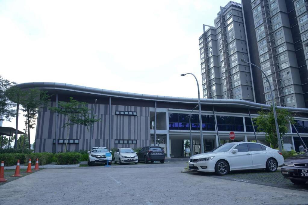 Ha1004 -cyberjaya-netflix-wifi-parking-swimming Pool-gym, 3022 * Cyberjaya